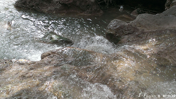 北投圖書館:{艾方妮愛玩}【新北投捷運站】北投圖書館-環保綠建築(諾亞方舟?)