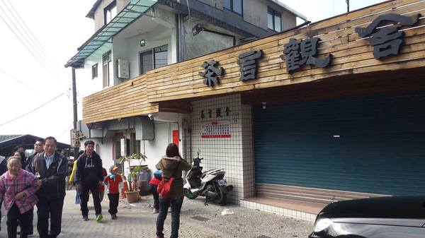 貓空樟樹步道：貓空樟樹步道~閃閃的淚光魯冰花(20160326)