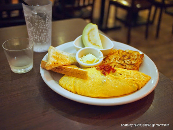 LAZY BIRD雷利彼德美式餐廳:【景點】桃園Lazy Bird雷利彼得美式餐廳.早午餐&漢堡&飲品@中壢 : 便宜美味的懶鳥早午餐蛋捲