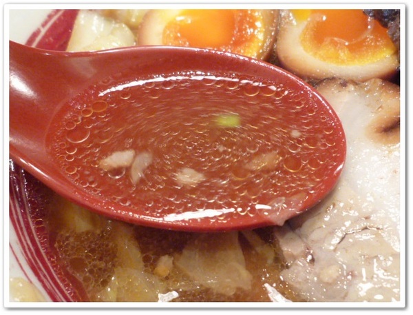 誠屋拉麵:【中山本店】誠屋拉麵-特製叉燒牛骨白湯拉麵X招牌雞骨醬油拉麵