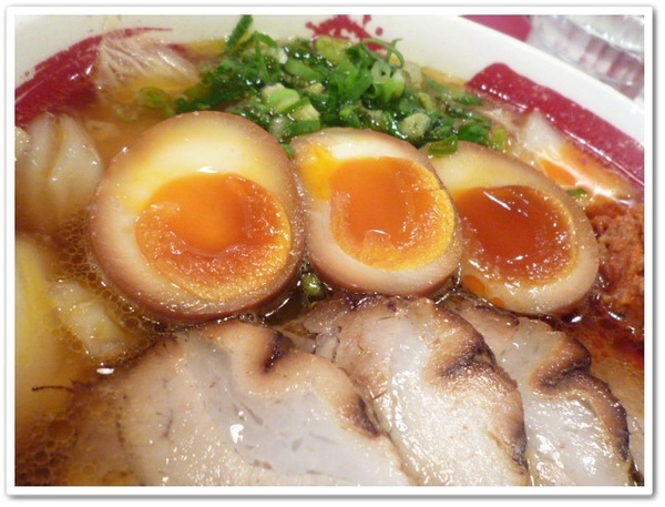 誠屋拉麵:【中山本店】誠屋拉麵-特製叉燒牛骨白湯拉麵X招牌雞骨醬油拉麵