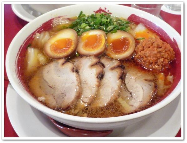 誠屋拉麵:【中山本店】誠屋拉麵-特製叉燒牛骨白湯拉麵X招牌雞骨醬油拉麵