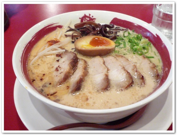 誠屋拉麵:【中山本店】誠屋拉麵-特製叉燒牛骨白湯拉麵X招牌雞骨醬油拉麵