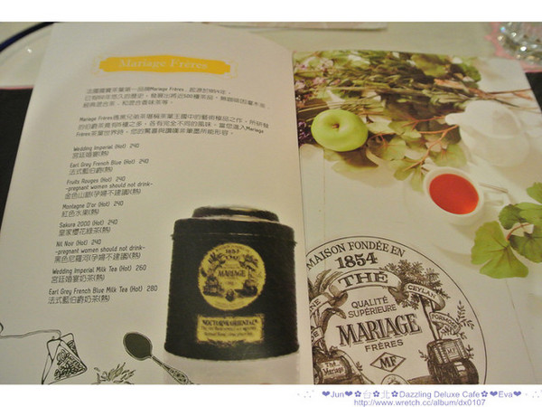 Dazzling cafe Deluxe 奢華蜜糖土司專賣店:【食記】oO。。台北 Dazzling Deluxe Cafe 有吃過金莎口味的蜜糖土司嘛?!土司上的金莎榛果奶油像瀑布一樣要流下來了啦!。o○。