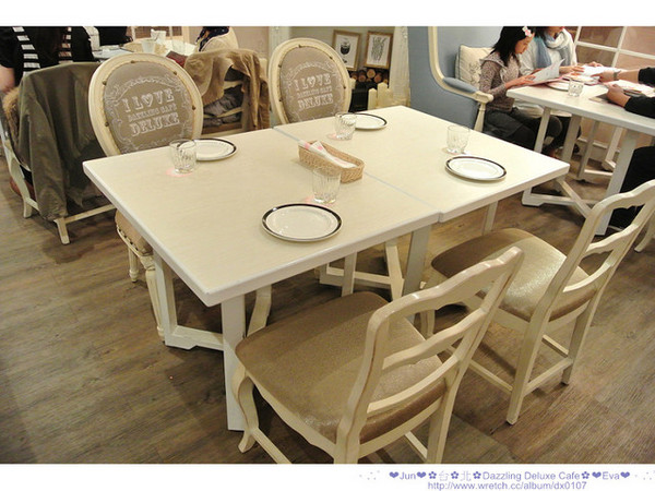 Dazzling cafe Deluxe 奢華蜜糖土司專賣店:【食記】oO。。台北 Dazzling Deluxe Cafe 有吃過金莎口味的蜜糖土司嘛?!土司上的金莎榛果奶油像瀑布一樣要流下來了啦!。o○。