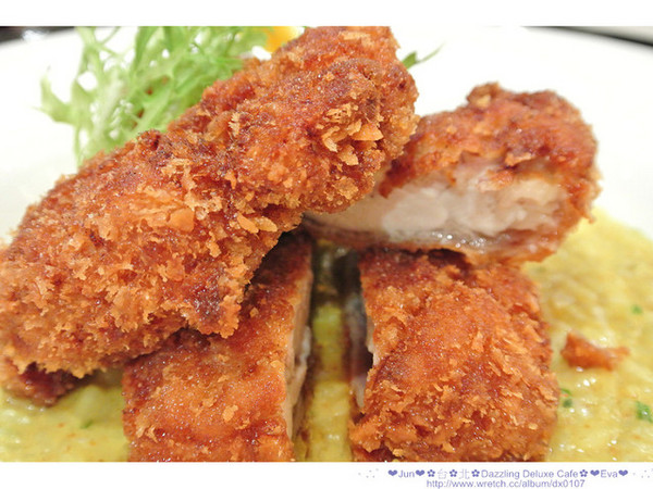 Dazzling cafe Deluxe 奢華蜜糖土司專賣店:【食記】oO。。台北 Dazzling Deluxe Cafe 有吃過金莎口味的蜜糖土司嘛?!土司上的金莎榛果奶油像瀑布一樣要流下來了啦!。o○。