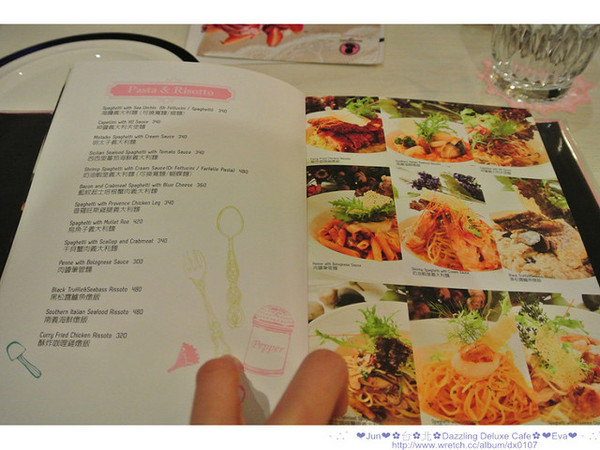 Dazzling cafe Deluxe 奢華蜜糖土司專賣店:【食記】oO。。台北 Dazzling Deluxe Cafe 有吃過金莎口味的蜜糖土司嘛?!土司上的金莎榛果奶油像瀑布一樣要流下來了啦!。o○。