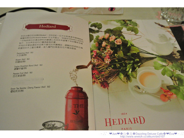 Dazzling cafe Deluxe 奢華蜜糖土司專賣店:【食記】oO。。台北 Dazzling Deluxe Cafe 有吃過金莎口味的蜜糖土司嘛?!土司上的金莎榛果奶油像瀑布一樣要流下來了啦!。o○。