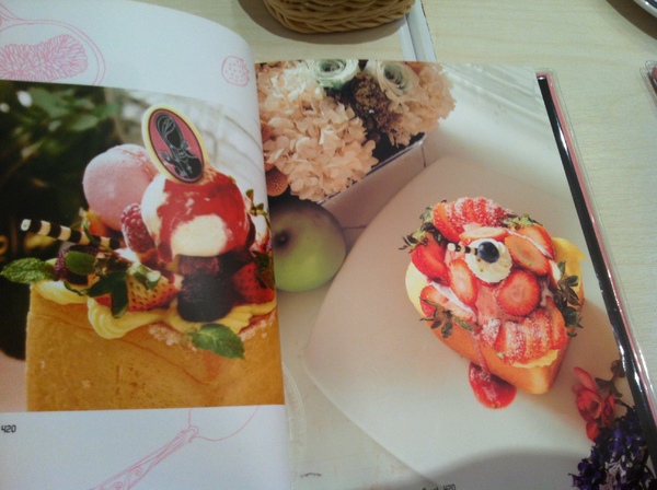 Dazzling cafe Deluxe 奢華蜜糖土司專賣店:身為女生必來的Dazzling