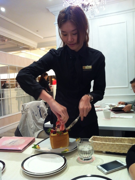 Dazzling cafe Deluxe 奢華蜜糖土司專賣店:身為女生必來的Dazzling