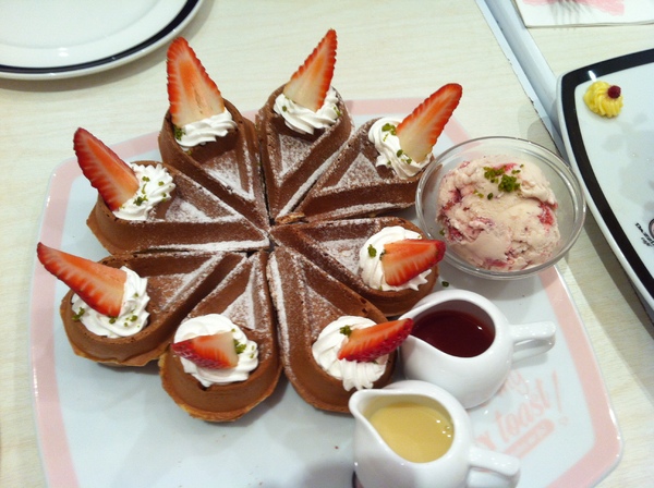 Dazzling cafe Deluxe 奢華蜜糖土司專賣店:身為女生必來的Dazzling