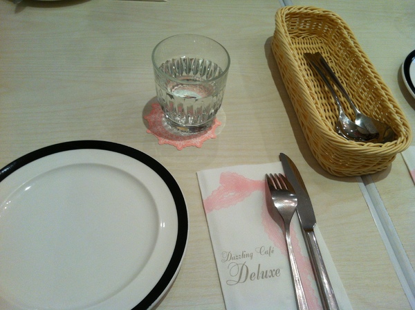 Dazzling cafe Deluxe 奢華蜜糖土司專賣店:身為女生必來的Dazzling