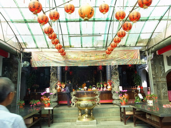 拱北殿：<新北|汐止|遊記>緩緩飄落的楓葉像思念....拱北殿賞楓