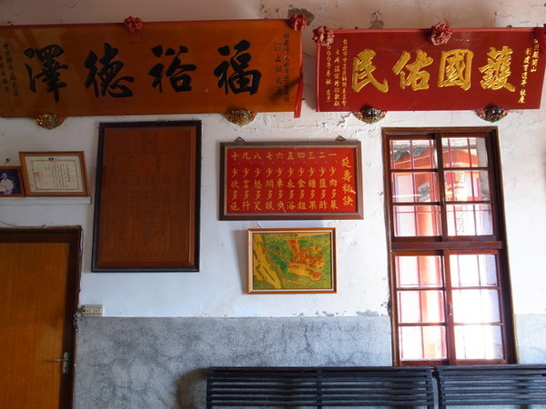 拱北殿：<新北|汐止|遊記>緩緩飄落的楓葉像思念....拱北殿賞楓