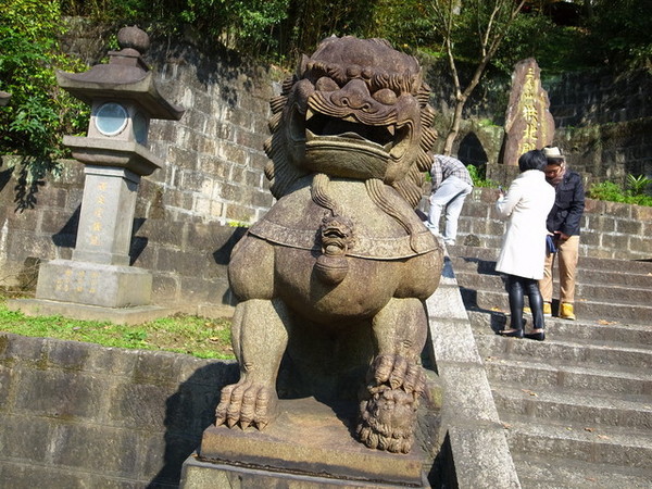 拱北殿：<新北|汐止|遊記>緩緩飄落的楓葉像思念....拱北殿賞楓