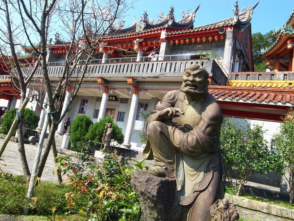 拱北殿：<新北|汐止|遊記>緩緩飄落的楓葉像思念....拱北殿賞楓