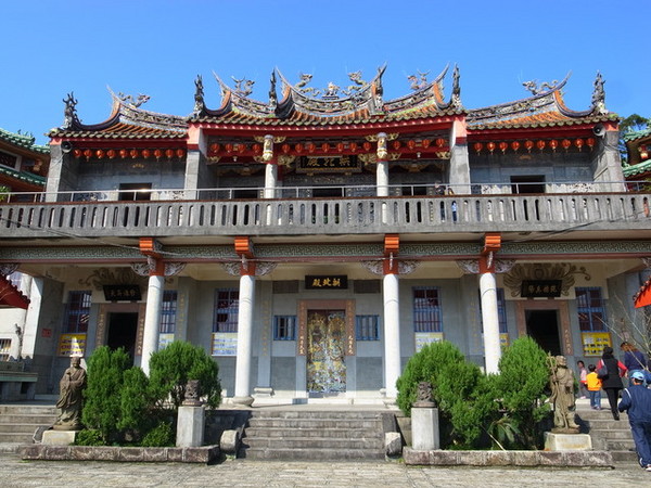 拱北殿：<新北|汐止|遊記>緩緩飄落的楓葉像思念....拱北殿賞楓