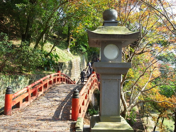 拱北殿：<新北|汐止|遊記>緩緩飄落的楓葉像思念....拱北殿賞楓