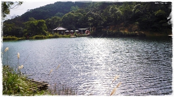 新山夢湖:【新北◍•ᴗ•◍汐止】景點・新山夢湖✯婚紗拍攝景點|林依晨與陳柏霖微電影取景的夢幻境地