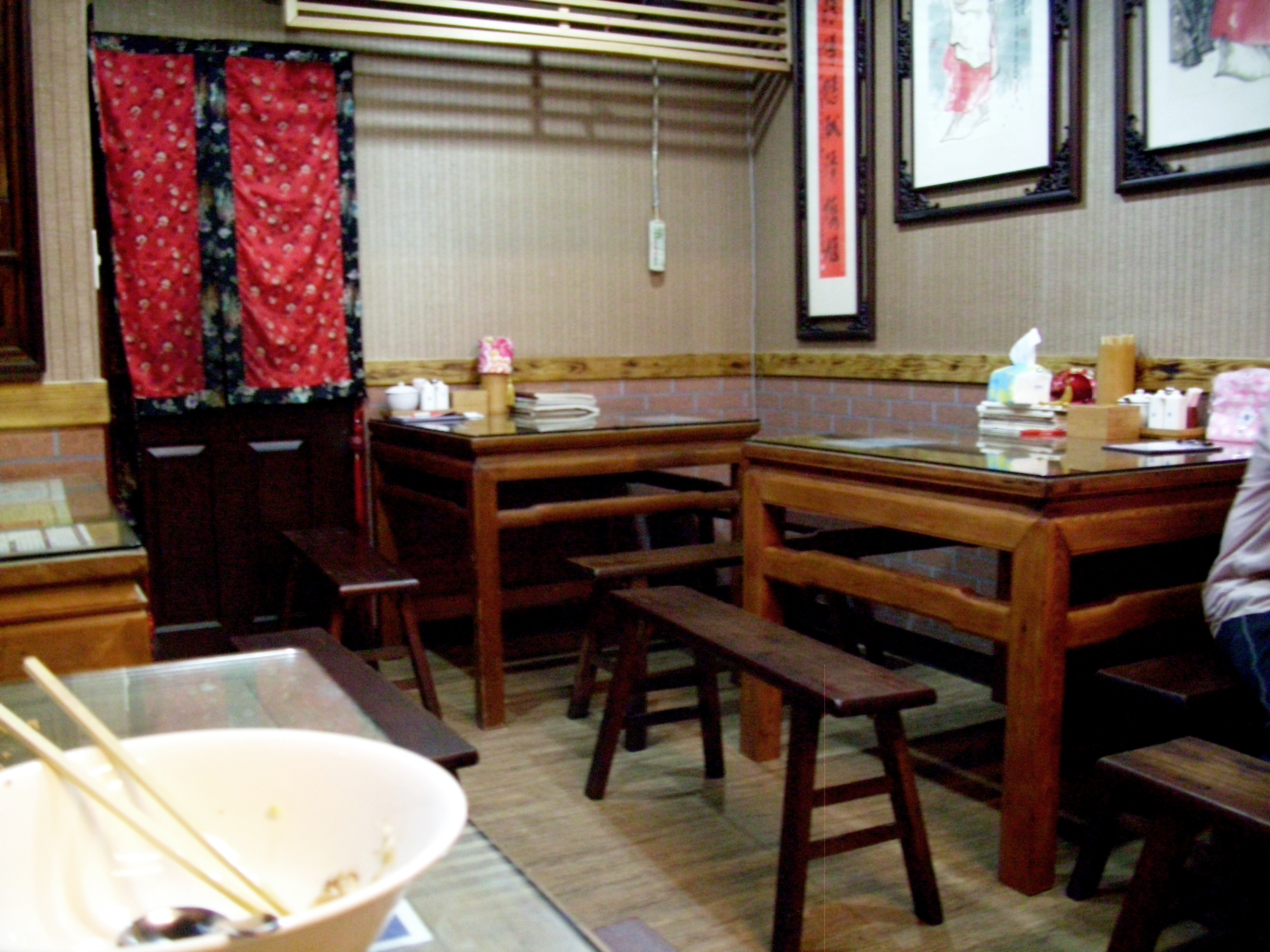 店裡裝潢是台灣懷舊風