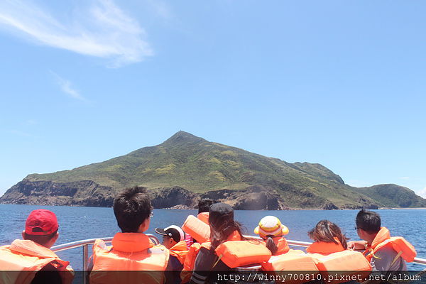 龜山島：宜蘭/頭城【龜山朝日號 賞鯨之旅】乘風破浪，賞鯨豚兼賞龜山島~