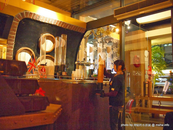 路德威手工啤酒餐廳：【食記】台中西區-路德威手工啤酒餐廳 : 披薩,燉飯都還挺不錯的~打卡如果能換可樂就更好了!