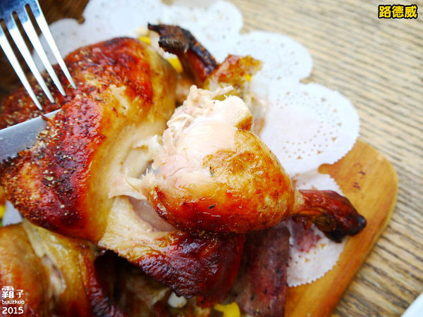 路德威手工啤酒餐廳：路德威手工啤酒餐廳，濃濃峇里島風情，爽快喝酒吃肉肉～