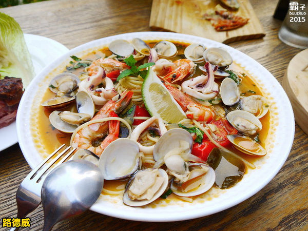 路德威手工啤酒餐廳：路德威手工啤酒餐廳，濃濃峇里島風情，爽快喝酒吃肉肉～