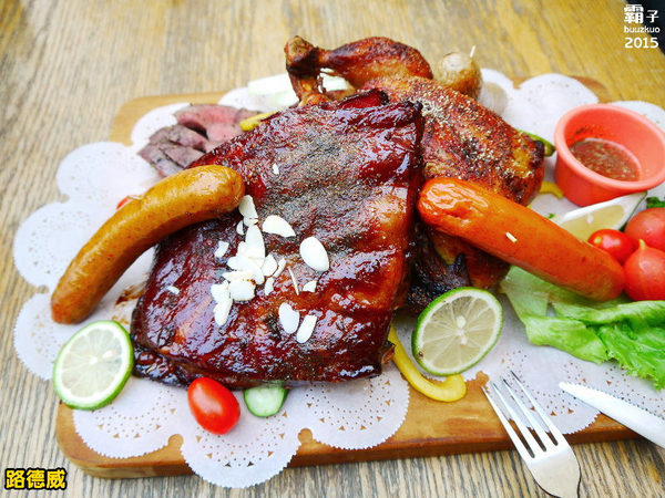 路德威手工啤酒餐廳：路德威手工啤酒餐廳，濃濃峇里島風情，爽快喝酒吃肉肉～