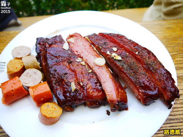 路德威手工啤酒餐廳：路德威手工啤酒餐廳，濃濃峇里島風情，爽快喝酒吃肉肉～