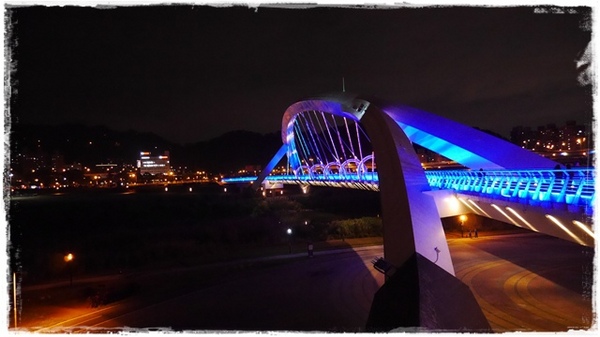 陽光運動園區：【新北◍•ᴗ•◍新店】捷運小碧潭站✯賞櫻景點・陽光運動園區賞河津櫻｜陽光運動公園河津櫻滿開，夜拍也美麗