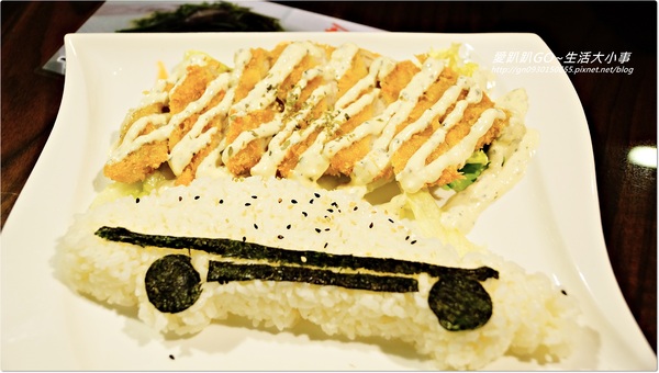 Mr.J.藤原豆腐店:【食記/台北市】來周董的店就是要吃~超可愛的周董鮭魚飯糰