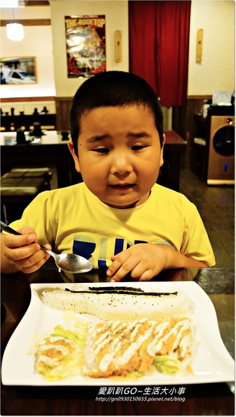 Mr.J.藤原豆腐店:【食記/台北市】來周董的店就是要吃~超可愛的周董鮭魚飯糰