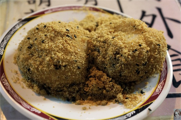 寧夏夜市：[夜市吃透透]寧夏夜市吃透透在地人推薦黏牙滷肉飯&燒麻糬