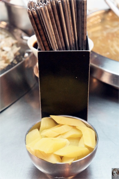 寧夏夜市：[夜市吃透透]寧夏夜市吃透透在地人推薦黏牙滷肉飯&燒麻糬