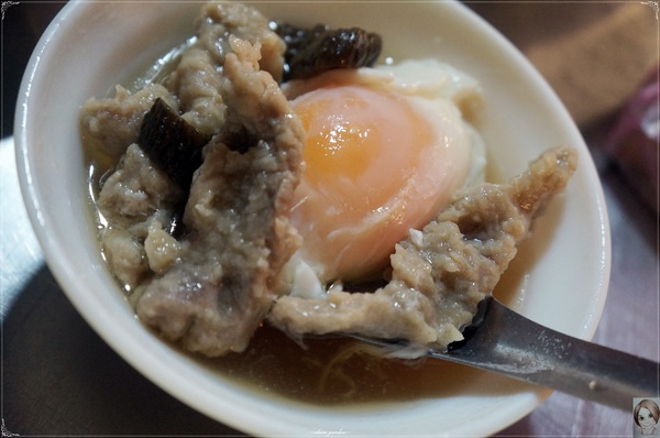 寧夏夜市：[夜市吃透透]寧夏夜市吃透透在地人推薦黏牙滷肉飯&燒麻糬