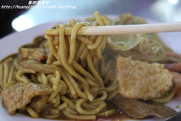 阿華炒麵:【基隆廟口美食】終於讓我品嚐到基隆必吃『阿華炒麵』什錦咖哩炒麵/什錦炒麵/什錦湯