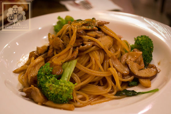 風味蔬食蕈菇義大利麵