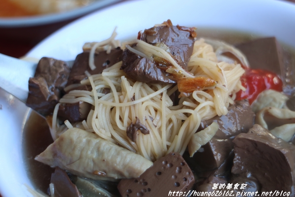 鹿港老全豬血麵線:【彰化鹿港鎮】鹿港第一市場必吃美食『老全豬血麵線』飄香72年的好味道~