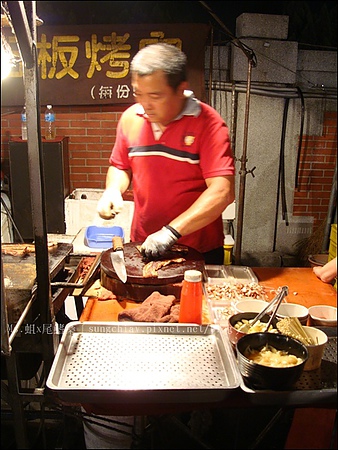 原住民石板烤肉：［台南東區］大東夜市｜原住民石板烤肉