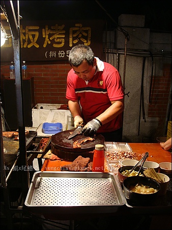 原住民石板烤肉：［台南東區］大東夜市｜原住民石板烤肉