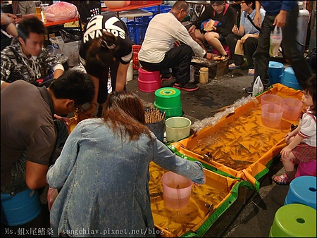 原住民石板烤肉：［台南東區］大東夜市｜原住民石板烤肉