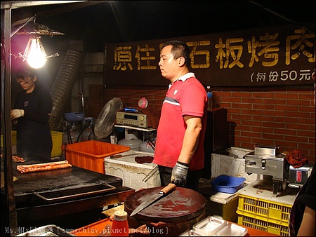 原住民石板烤肉：［台南東區］大東夜市｜原住民石板烤肉