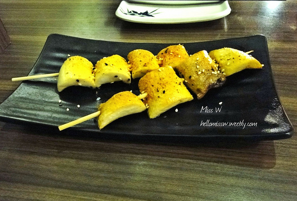 西門靖居酒屋：台北｜食記 西門靖日式居酒屋 密巷中的深夜食堂 好友小酌好去處 燒烤Ｘ塗鴉Ｘ藝術Ｘ潮流