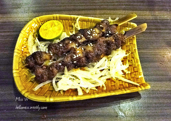 西門靖居酒屋：台北｜食記 西門靖日式居酒屋 密巷中的深夜食堂 好友小酌好去處 燒烤Ｘ塗鴉Ｘ藝術Ｘ潮流