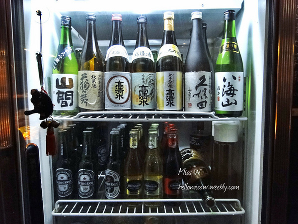 西門靖居酒屋：台北｜食記 西門靖日式居酒屋 密巷中的深夜食堂 好友小酌好去處 燒烤Ｘ塗鴉Ｘ藝術Ｘ潮流