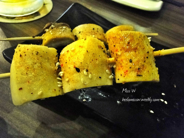 西門靖居酒屋：台北｜食記 西門靖日式居酒屋 密巷中的深夜食堂 好友小酌好去處 燒烤Ｘ塗鴉Ｘ藝術Ｘ潮流