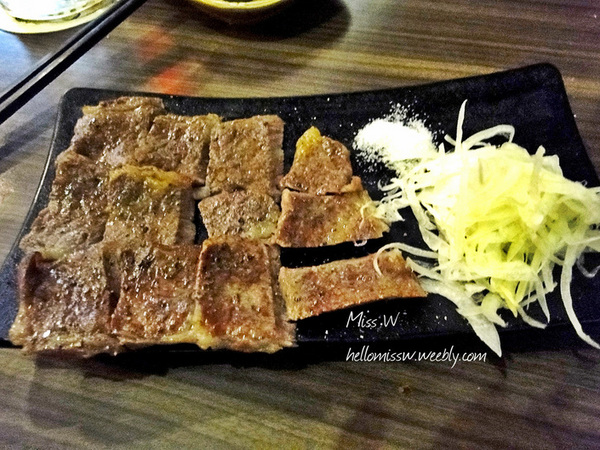 西門靖居酒屋：台北｜食記 西門靖日式居酒屋 密巷中的深夜食堂 好友小酌好去處 燒烤Ｘ塗鴉Ｘ藝術Ｘ潮流