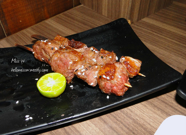 西門靖居酒屋：台北｜食記 西門靖日式居酒屋 密巷中的深夜食堂 好友小酌好去處 燒烤Ｘ塗鴉Ｘ藝術Ｘ潮流