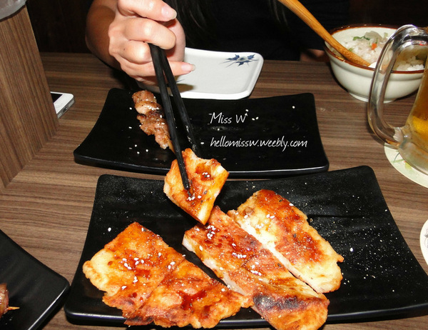 西門靖居酒屋：台北｜食記 西門靖日式居酒屋 密巷中的深夜食堂 好友小酌好去處 燒烤Ｘ塗鴉Ｘ藝術Ｘ潮流